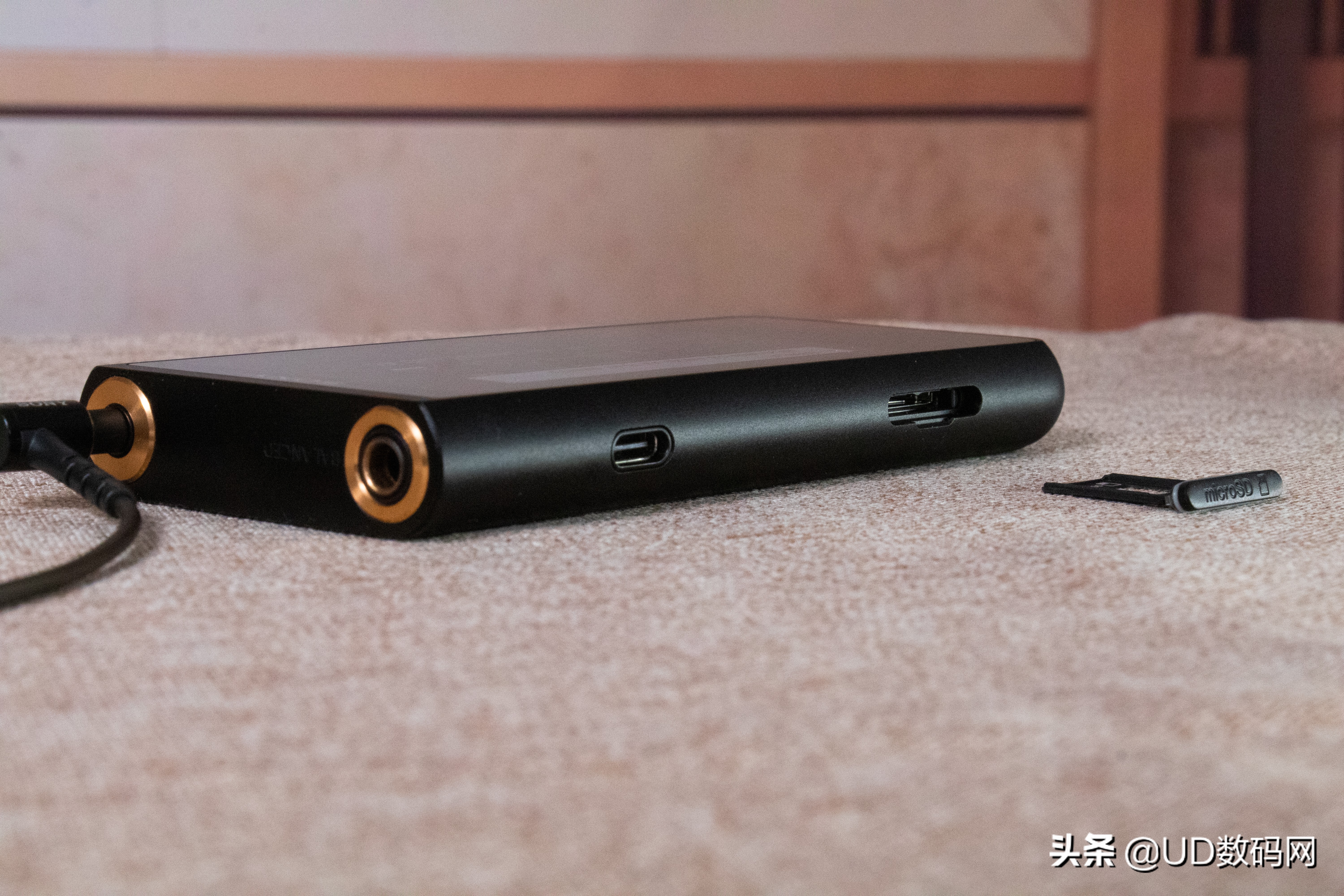 听一首好听的歌曲也是美的享受,听一首好的歌曲能让你的心情愉悦