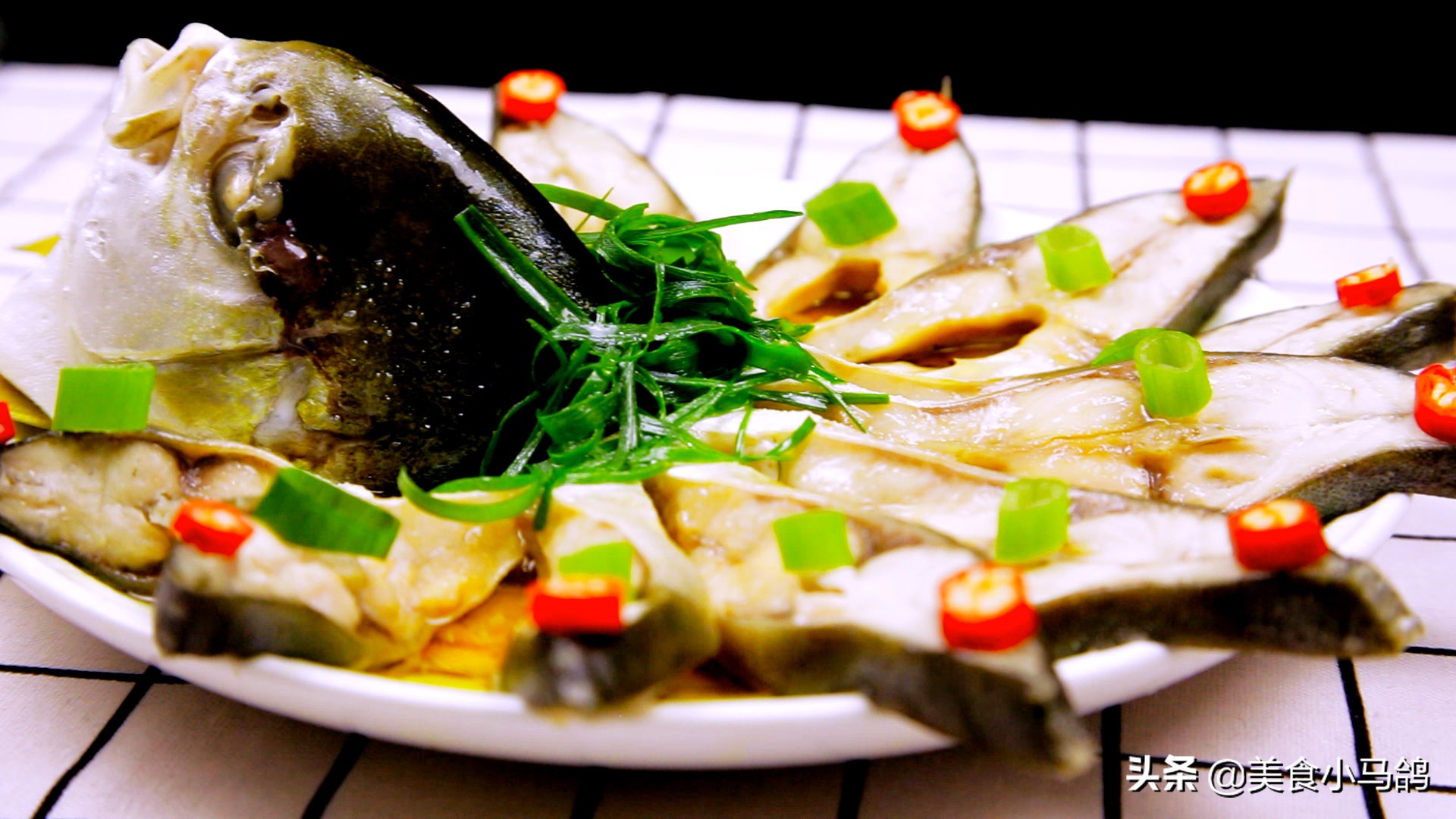 继续清理年货库存，教你做一道颜值爆表的清蒸鱼，晒朋友圈后火了