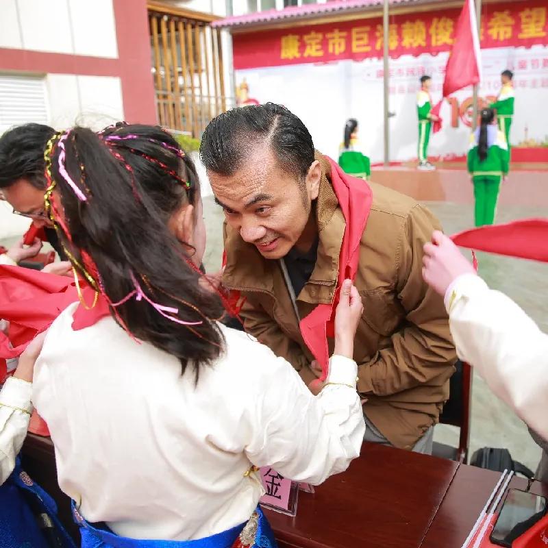 崇和育美，爱满康定|康定市巨海赖俊臻希望小学成功剪彩