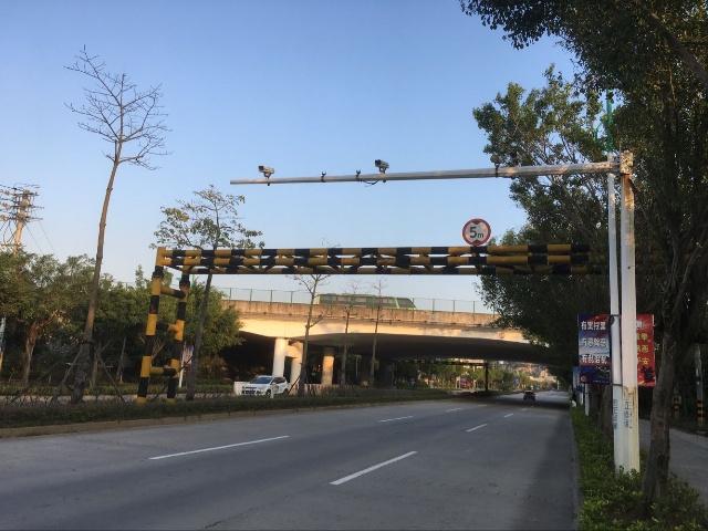 红灯下怎么右转不扣分罚款,红灯右转什么情况下容易被扣6分