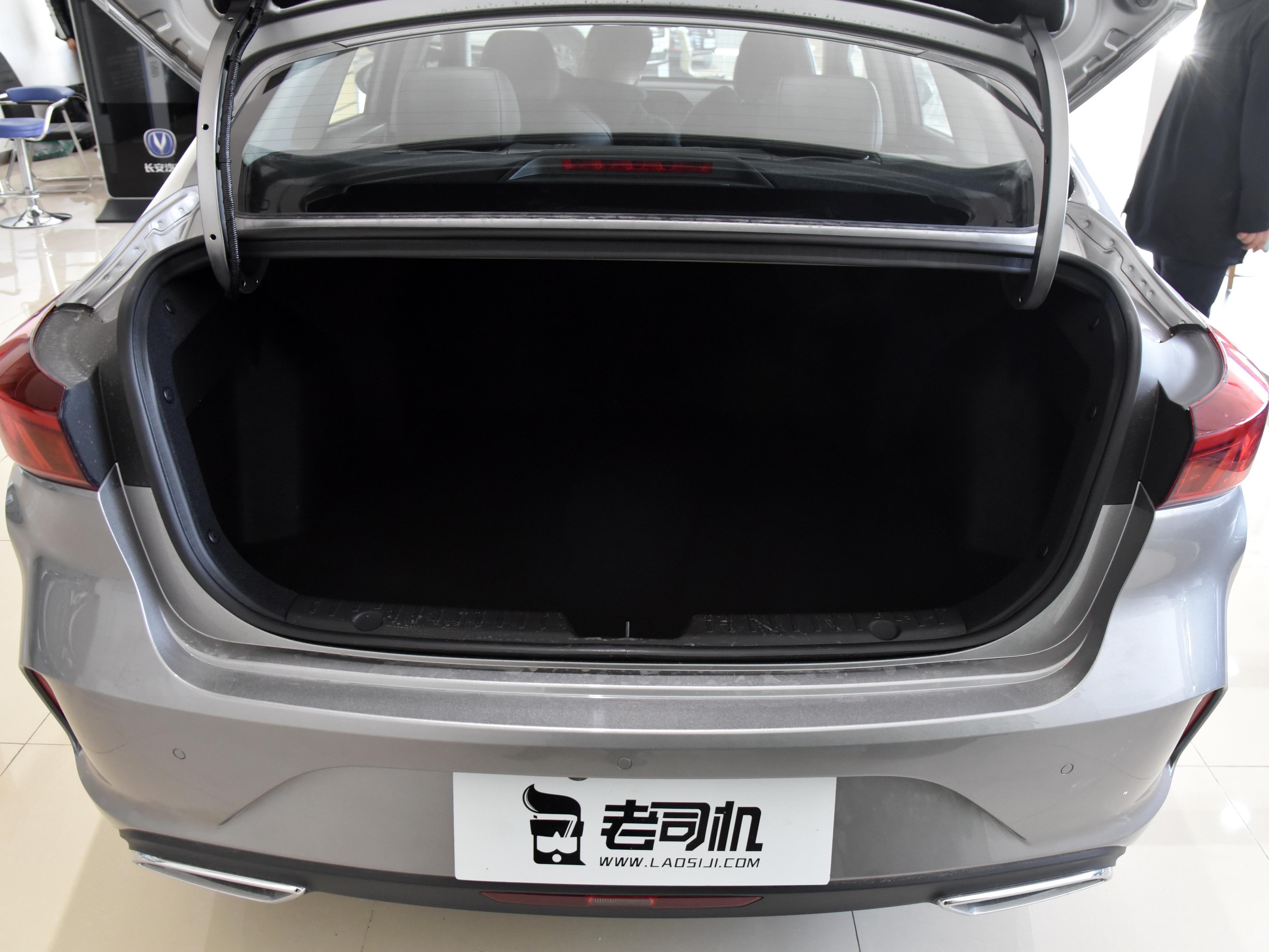 2019款长安逸动内饰实拍,2018款长安逸动b级轿车