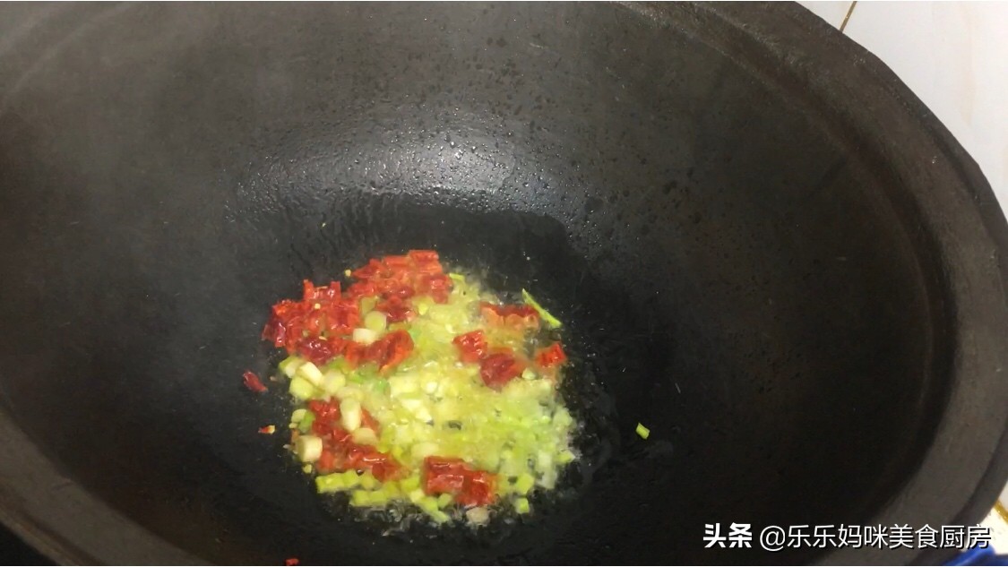 天冷腌的酸菜不酸怎么办,腌酸菜冬天冻了咋办