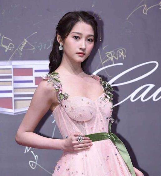 关晓彤为什么被称为京圈格格,关晓彤京圈格格怎么由来