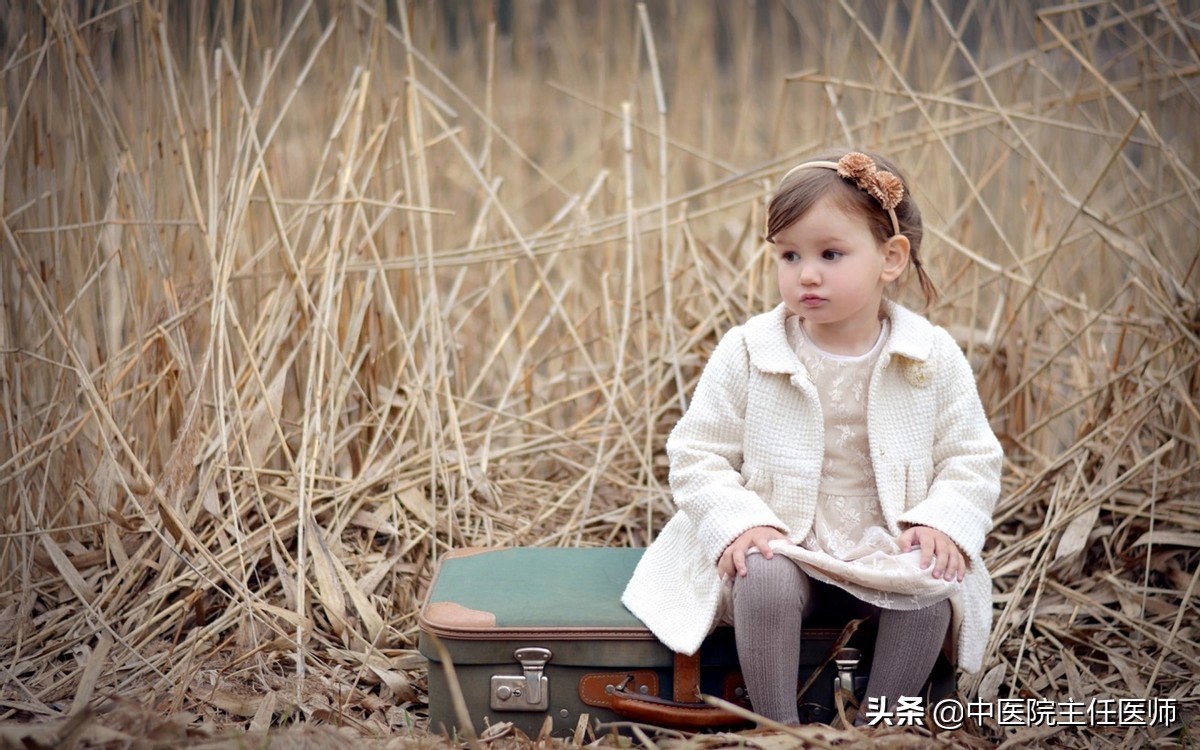 过敏性鼻炎用生理盐水冲洗怎么洗,鼻炎生理盐水洗鼻子正确教学视频