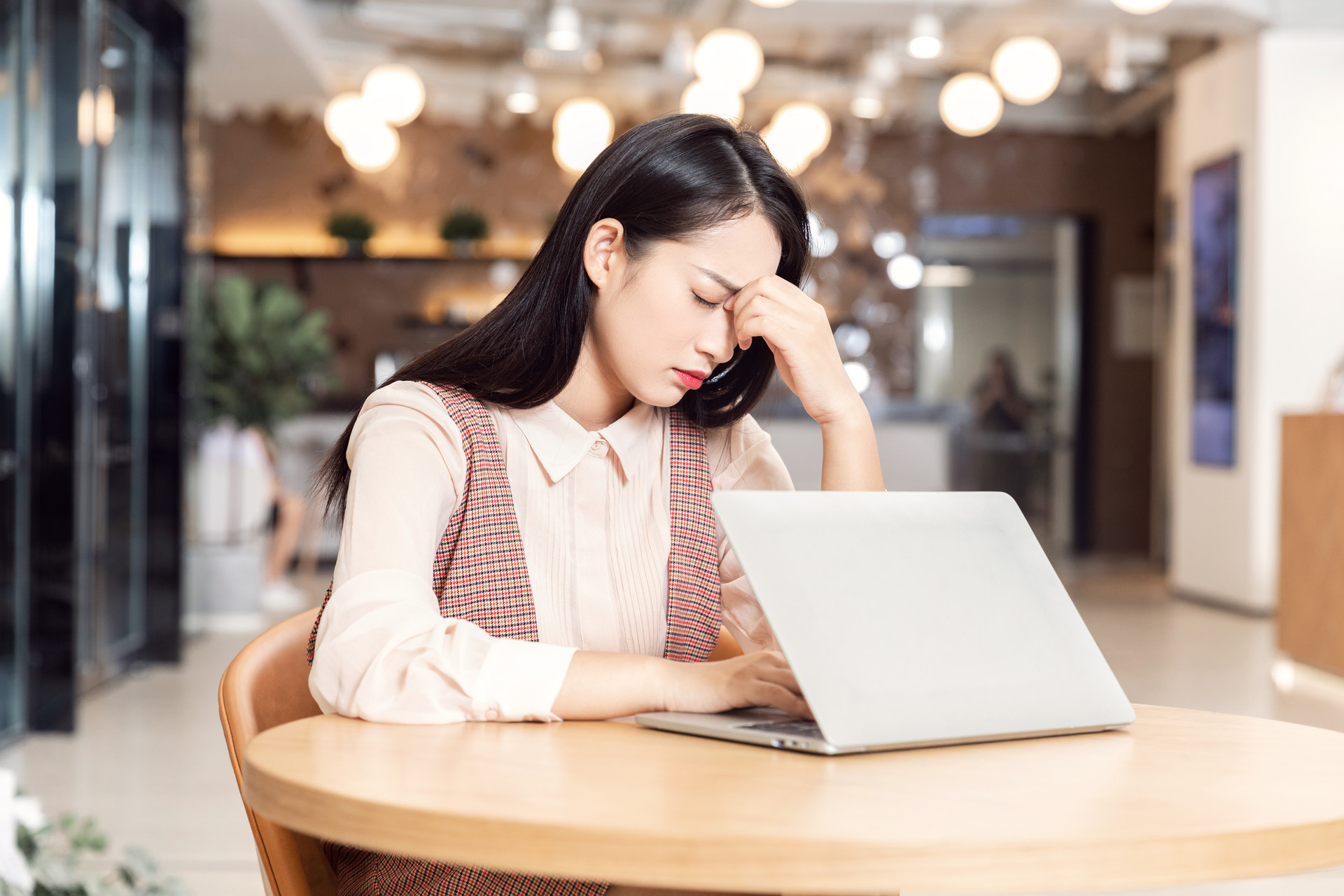 女性在职场可能面临的困难及对策,女性该如何应对职场潜规则