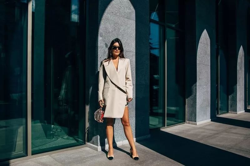 女人为什么总是爱买衣服,爱买衣服的女人有多好配音