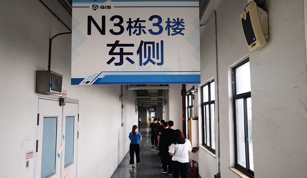 富士康10万人,富士康30万人上班场景