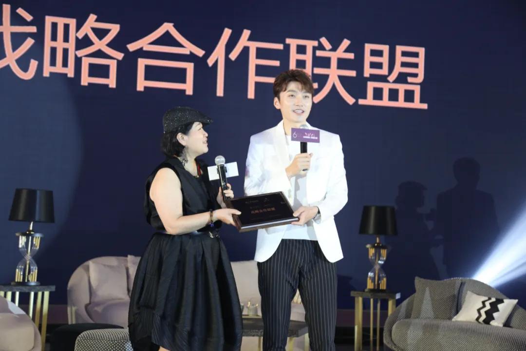 Mr.C+与峰上大宅装饰达成战略合作联盟,又多了一位强力的小伙伴