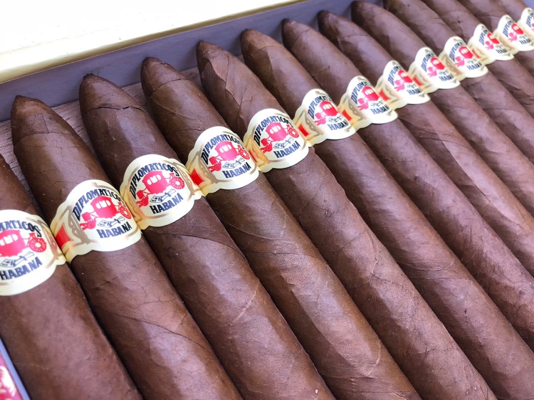 新年将至，别买光买瓜子了！来几盒25根的雪茄，你家备齐了吗