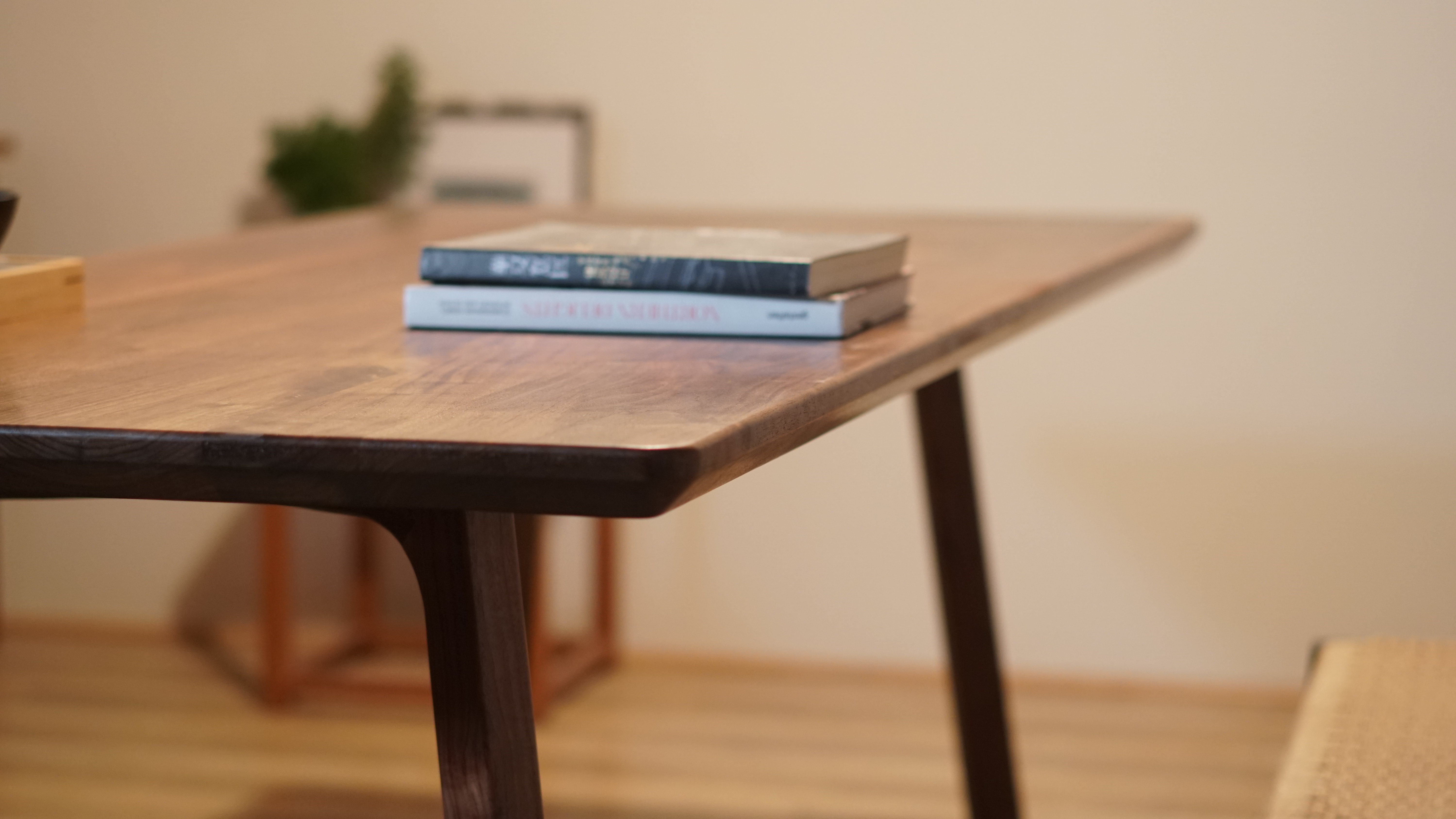 选家具选板木结合还是实木,选家具要选实木的