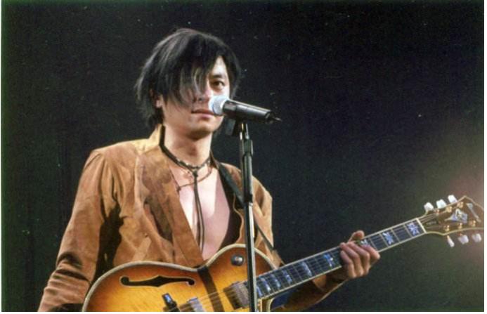 歌手王杰被谁毒坏了嗓子,王杰遭遇人生中最大的打击