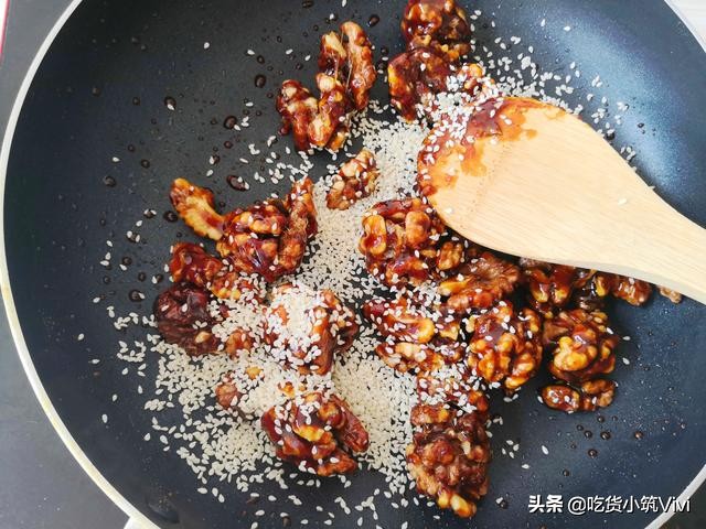 不油炸的熬糖琥珀核桃仁家常做法,学做拔丝琥珀核桃仁