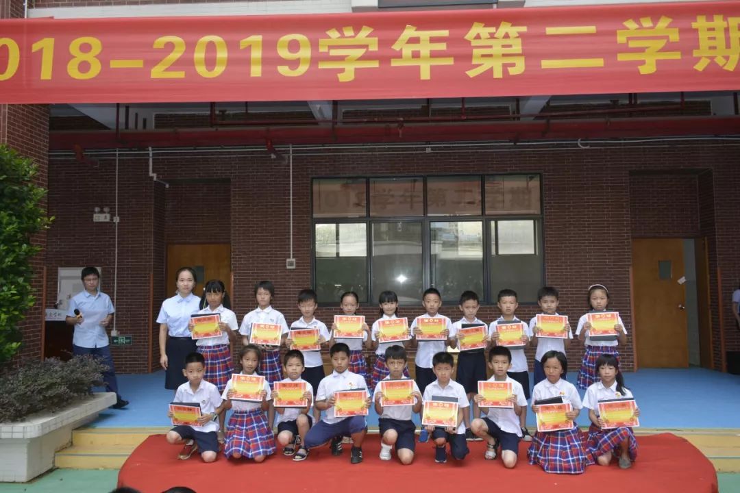 华立中英文学校是不是贵族学校,华立中英文学校升学