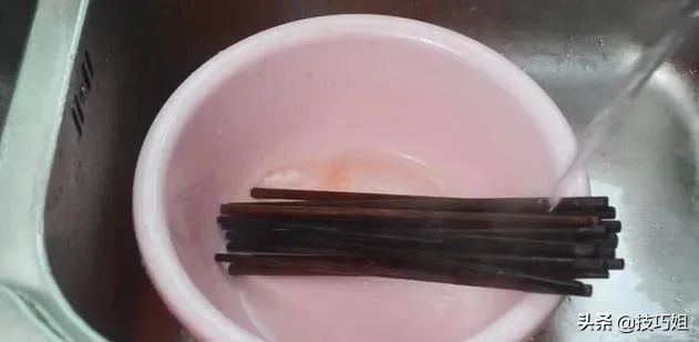 筷子发霉别乱扔简单处理一下,筷子发霉教你如何彻底清洗