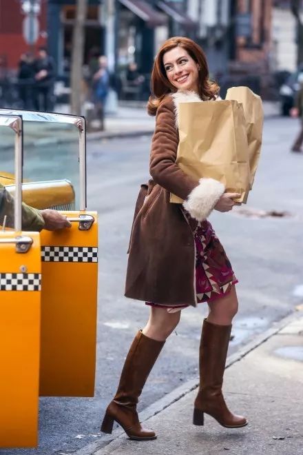 西尔莎罗南获金球奖,文娱有料