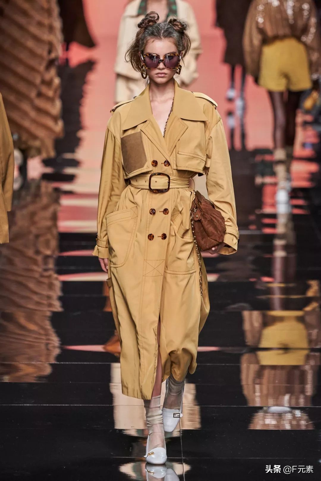 芬迪皮草中古,芬迪皮草经典款式是什么颜色的呢