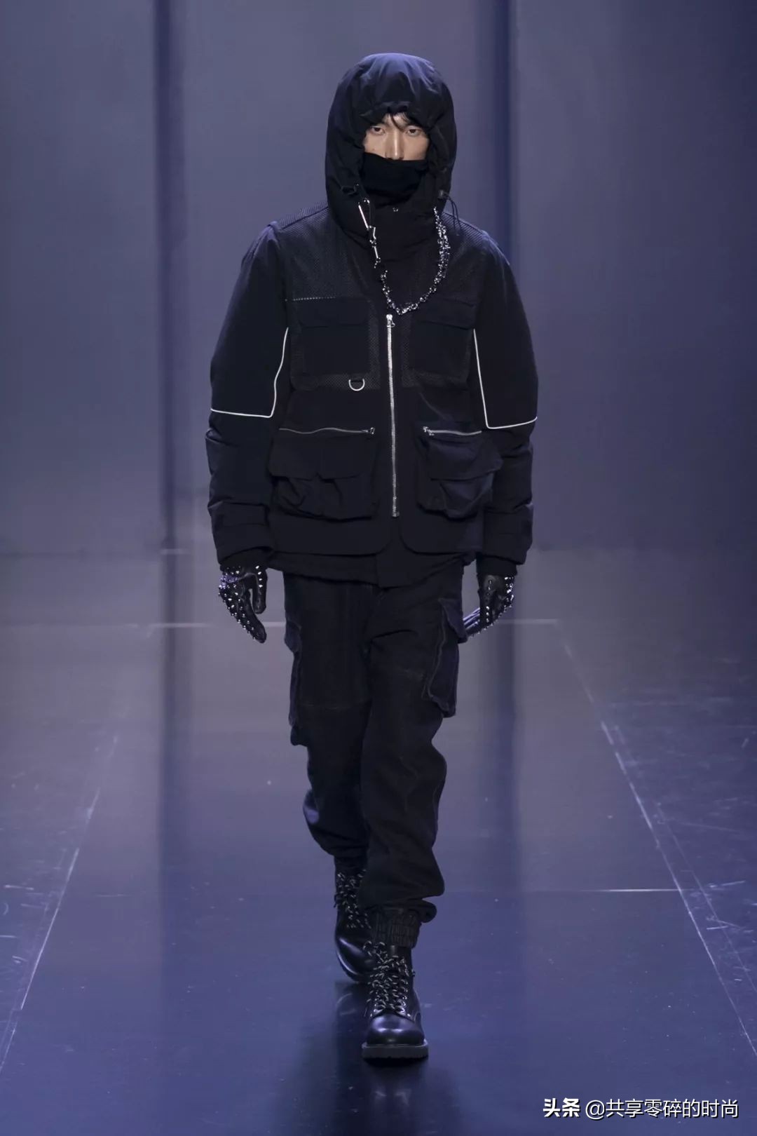 太平鸟女装新年穿搭,2022春夏巴黎时装周互动云秀场