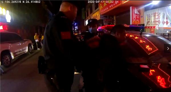 故意把钱撕烂违法吗,女子撕毁人民币处理结果