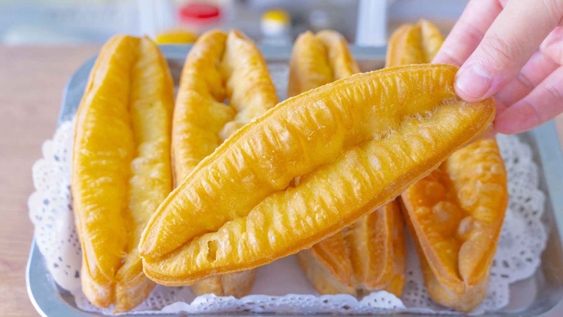 蓬松酥脆油条的家常做法,在家做油条香酥可口健康营养