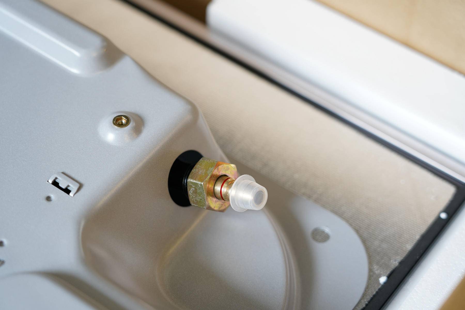 嵌入式燃气灶怎么防油污,嵌入式燃气灶如何选择炉头