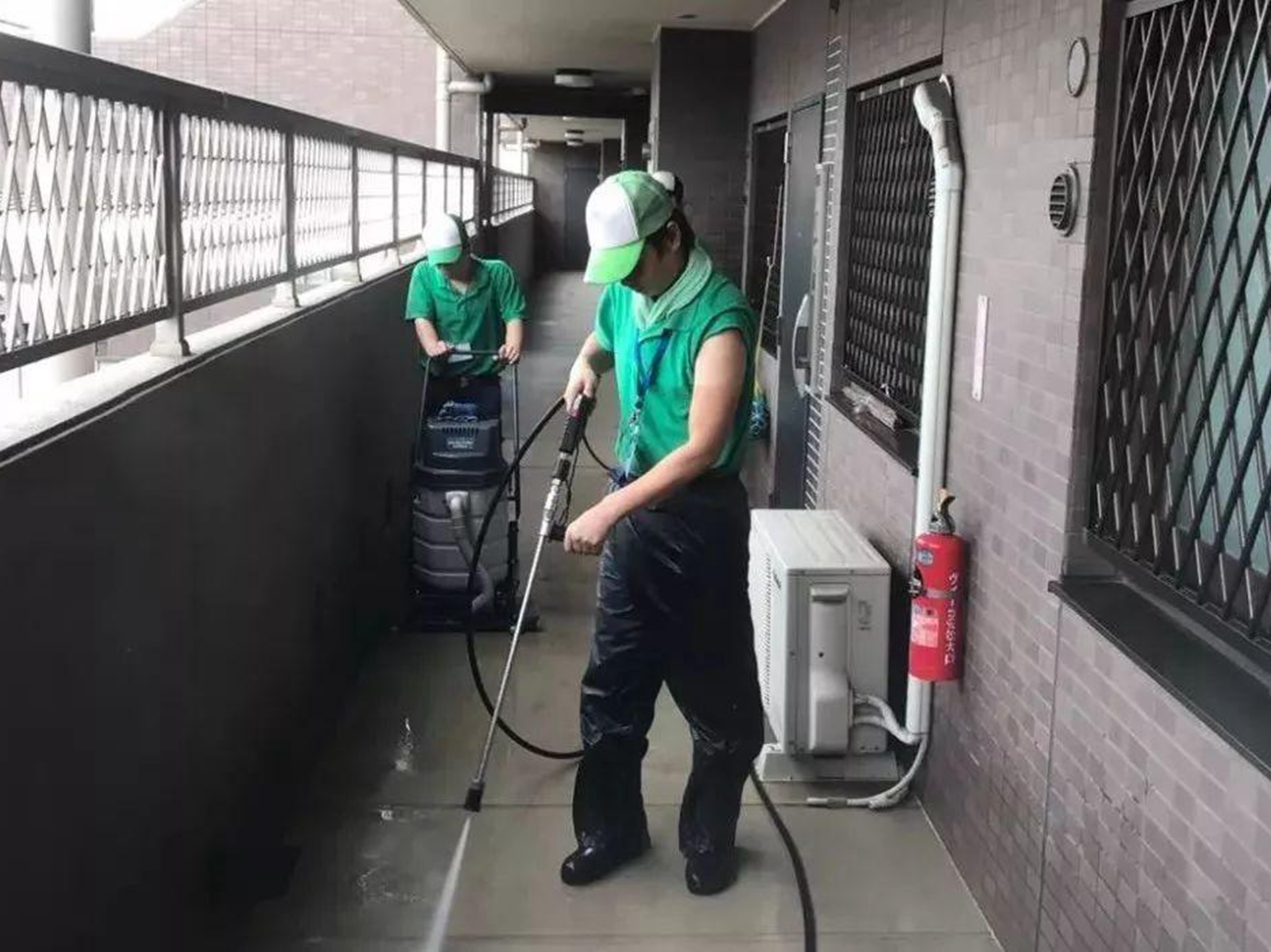 苏州小区引进日本物业，鞭炮礼花齐上阵，网友吵翻：请记住历史