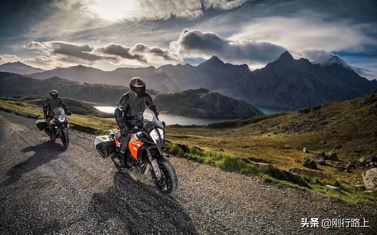 年轻人没钱为什么还在大城市生活,当代的年轻人为什么没钱