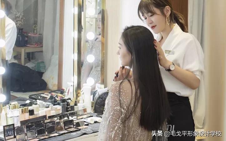 开化妆工作室之前一定要看,别拿血汗钱打水漂