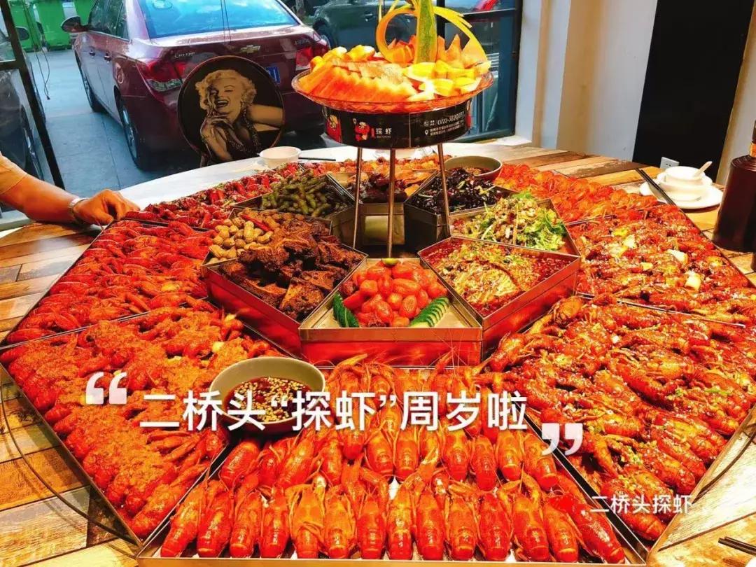 千人涌入二桥头狂欢！苦等365天，随州这个撸虾圣地一夜爆店！