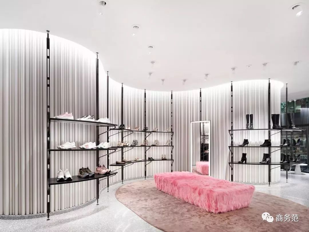 Valentino第一次中国办高定秀，张艺兴来捧场，杜鹃压轴气质绝了