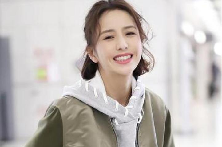 父母都没酒窝孩子有酒窝正常么,父母都没酒窝孩子怎么有