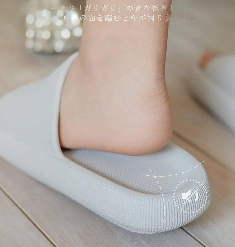 美国NIKE、UA和中国MC拖鞋对比：测评后发现我在交智商税