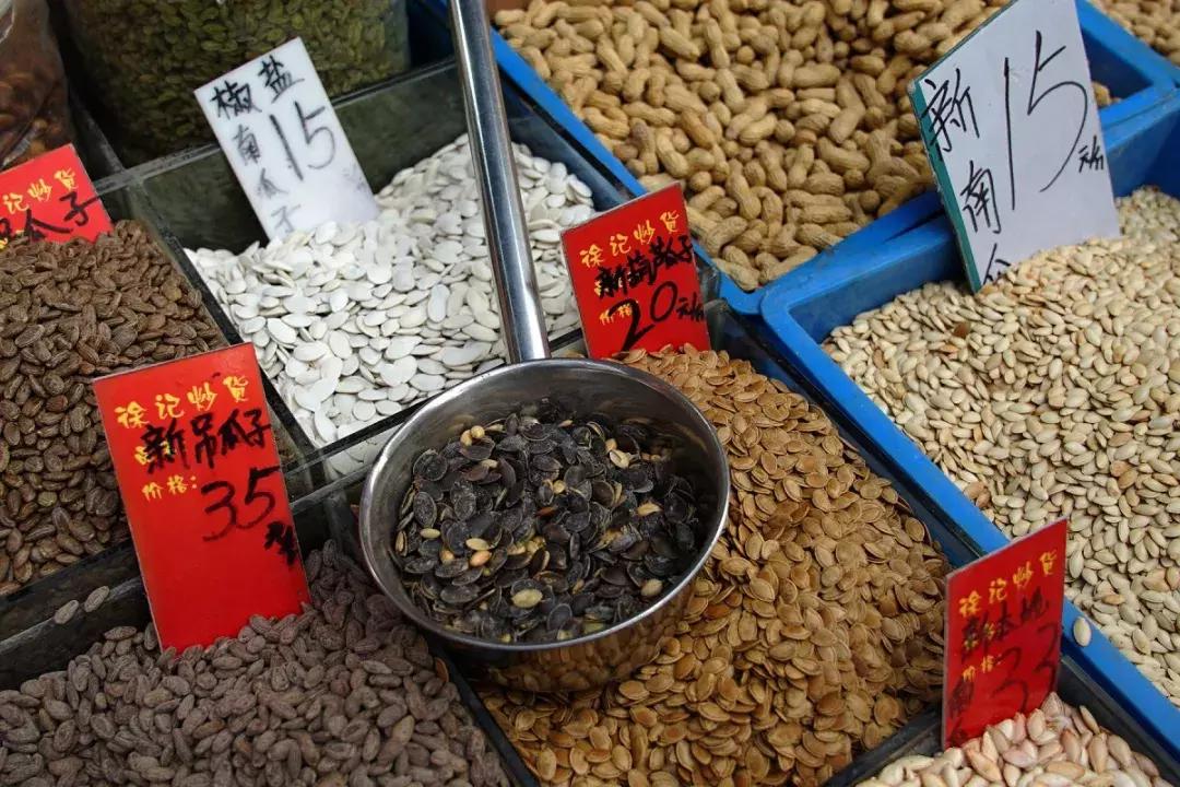 年味｜带上小拖车跟我走！这里买年货实惠好吃