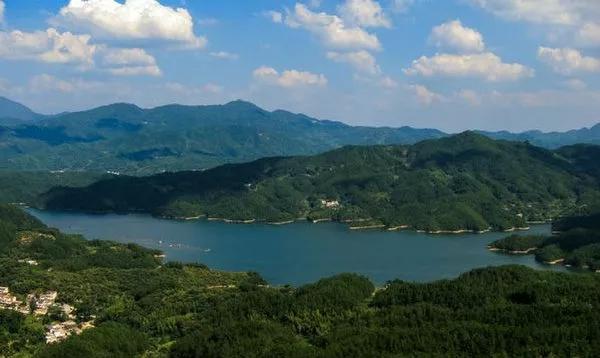 魂牵梦绕的地方是家乡完整版,魂牵梦绕的地方