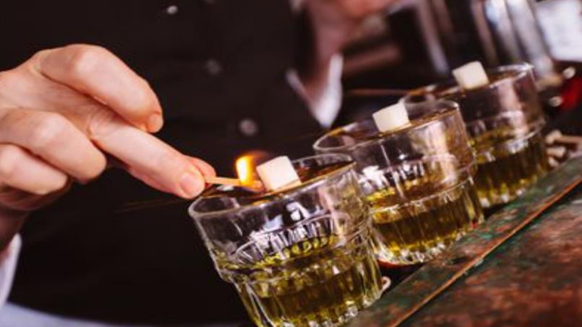 名人与酒的故事,关于名人和酒的故事