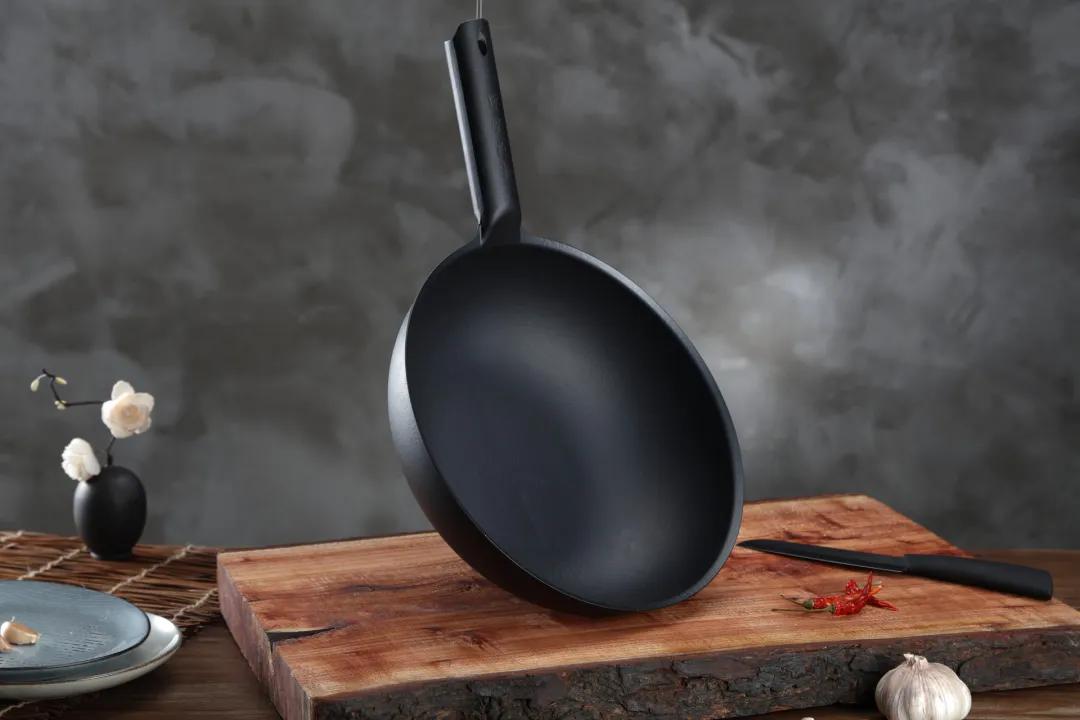 家里的不粘锅是什么涂层有毒么,不粘锅会致癌你还敢用吗