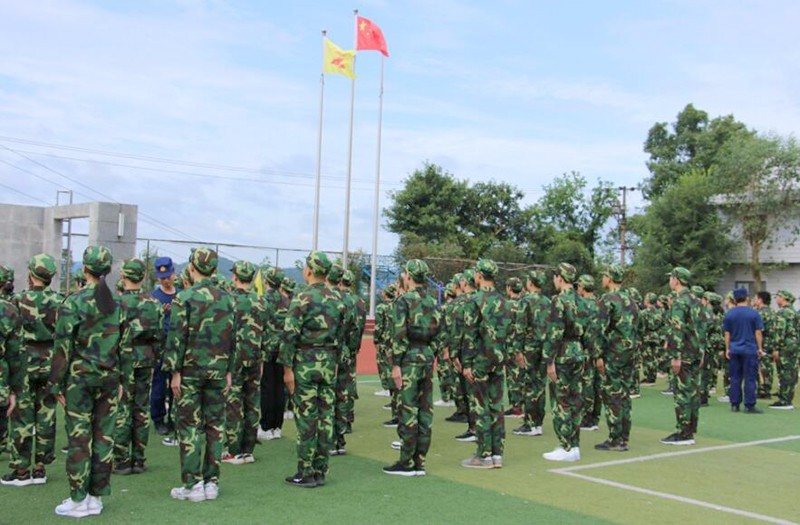 鹰隼试翼翅期待奋飞时：南充龙门中学火热军训第2日