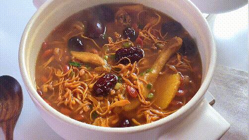 秋冬暖心暖胃美食虫草花香菇鸡汤,虫草花鸡汤夏天要温补