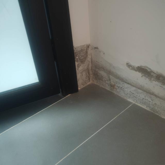 地漏和下水管不能有断层,地漏没堵但下水反水小妙招