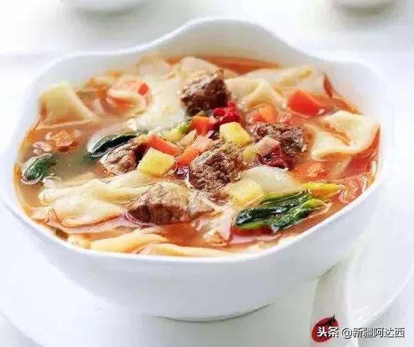 小伙吃火锅发现新大陆,小伙吃火锅吃出奇怪东西