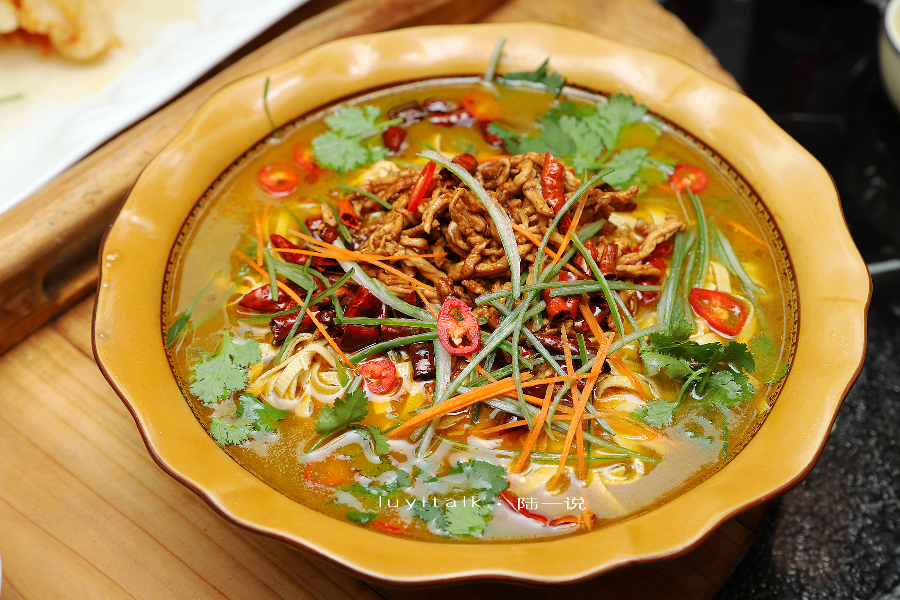 火遍天下东北铁锅炖,舌尖上的美食东北铁锅炖鱼