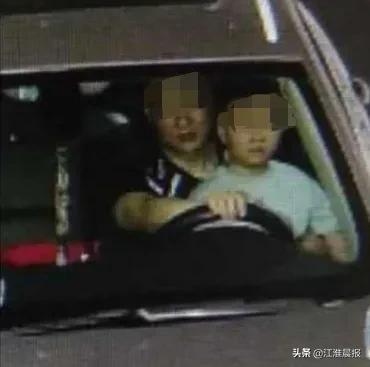 家长纵容6岁男童闹市开车,熊家长纵容娃开车
