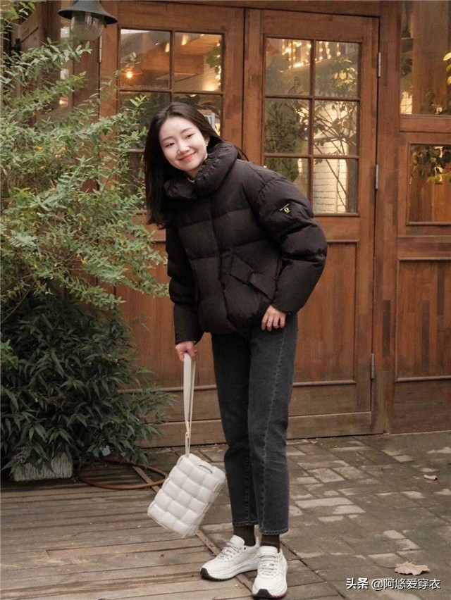 韩国女生穿羽绒服,今年韩国版最潮流的时髦羽绒服