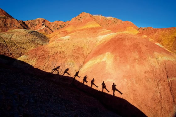 稀奇古怪创意集体照,集体创新创意照