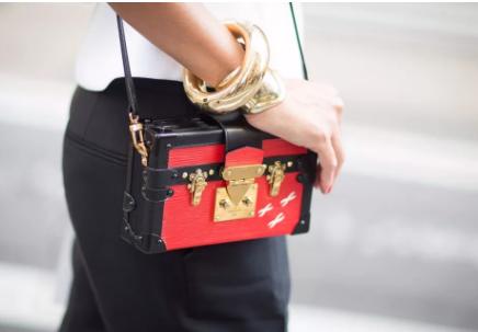 香奈儿cf包包值得购买吗,香奈儿cf羊皮还是荔枝皮保值