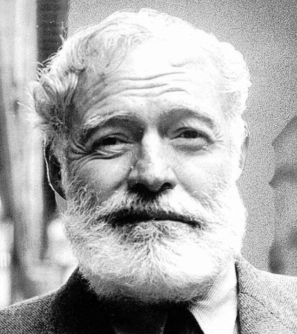 海明威:早年经历5次战争4次车祸2次坠机,晚年却因为FBI而自杀