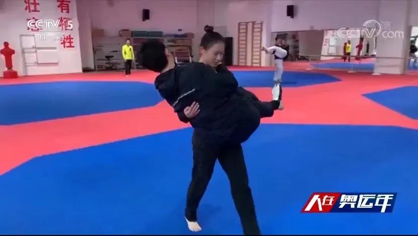 这样的“*力暴**萝莉”,丑吗?