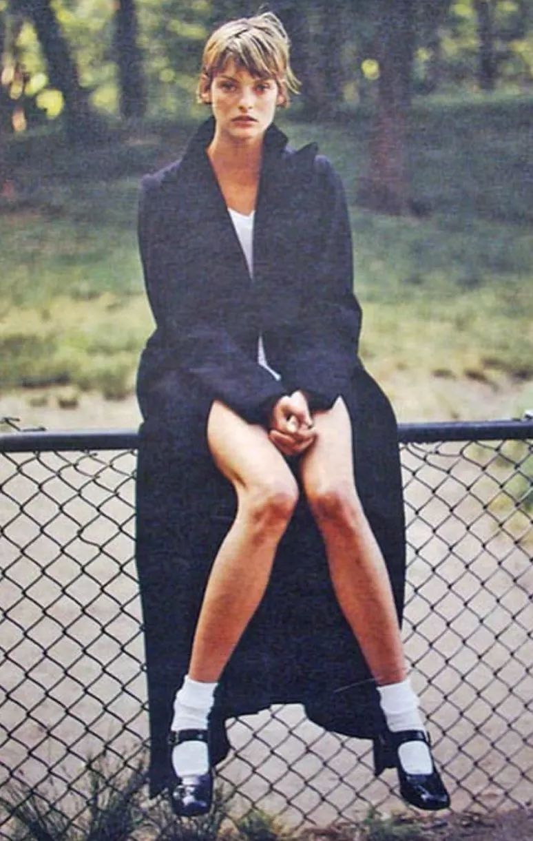 鞋柜必备这4双小白鞋百搭又时髦,复古英伦风玛丽珍鞋怎么搭配