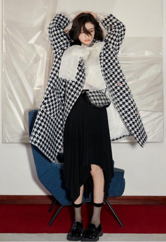 千金蝴蝶结大衣穿搭,蝴蝶结大衣白色灯笼袖时尚搭配