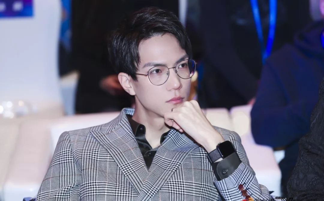 跳高学霸王宇照片,第十八届跳高冠军王宇