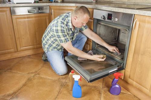 烤箱的清洗方法和注意事项,烤箱烤红薯烤箱盘脏了怎么清洗